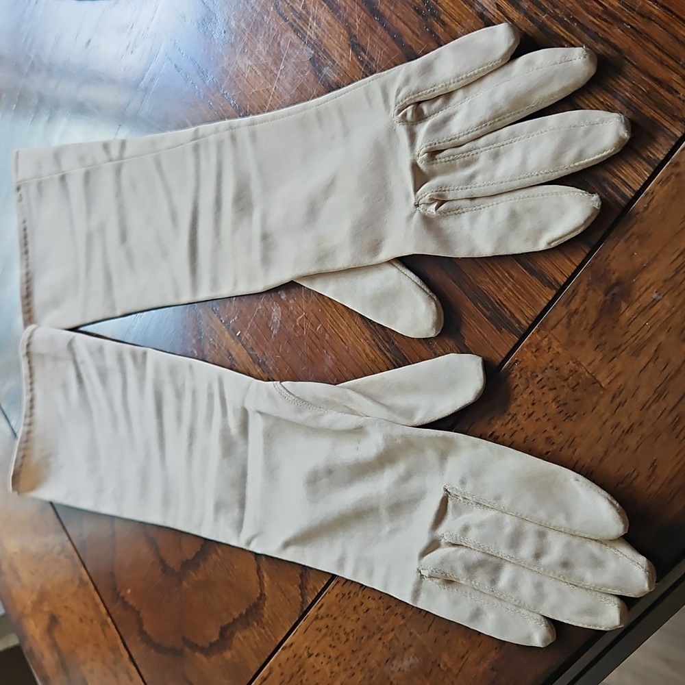 Vintage Cream Nylon 14-Inch Ladies Gloves, Size 6.5